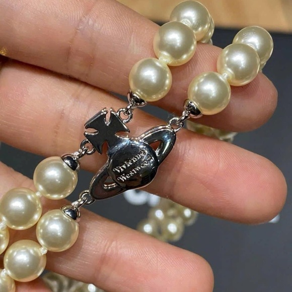 VIVIENNE WESTWOOD
Graziella Choker Necklace - Picture 3 of 16